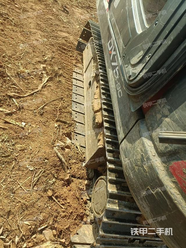 右側(cè)履帶整體?（行走機(jī)構(gòu)）