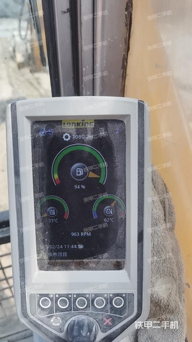 驾驶室顶部（整机外观）