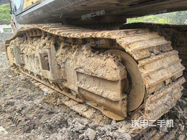 右側(cè)履帶整體(行走機構(gòu)) 右側(cè)履帶整體(行走機構(gòu))