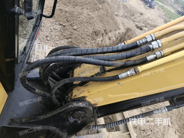 轉(zhuǎn)盤和下車架正前（工作和回轉(zhuǎn)裝置）