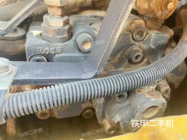 液壓泵艙室正面整體(整機(jī)外觀) 液壓泵艙室正面整體(整機(jī)外觀)