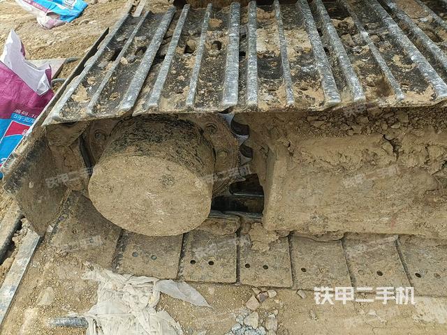 左驅(qū)動輪（行走機構(gòu)）