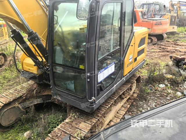 左驅(qū)動輪（行走機(jī)構(gòu)）