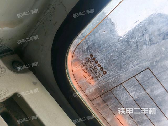 左后方玻璃角標(biāo)(駕駛室部分) 左后方玻璃角標(biāo)(駕駛室部分)