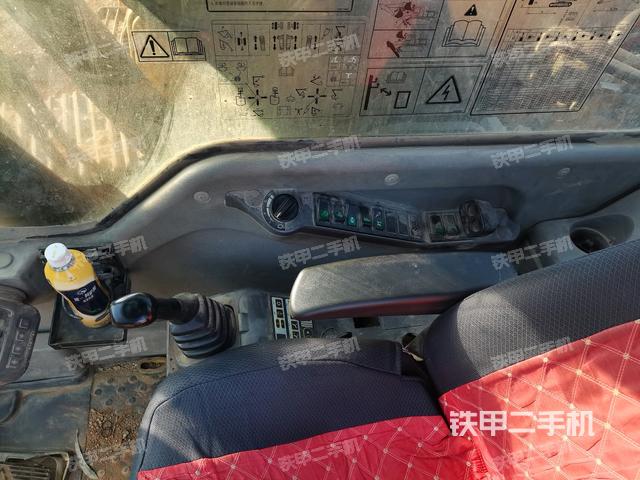 座椅右側(cè)控制臺/鑰匙門/油門/含右手柄（駕駛室部分）