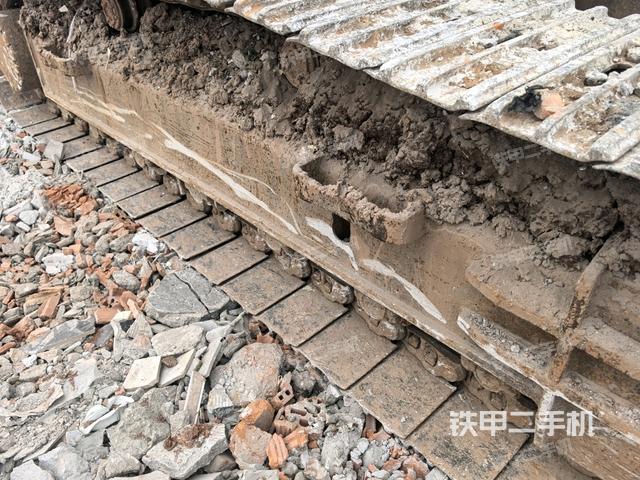 右側(cè)履帶整體(行走機(jī)構(gòu)) 右側(cè)履帶整體(行走機(jī)構(gòu))