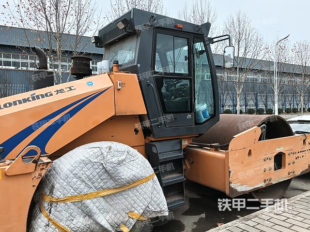 整机右侧（设备外观及核心部件）