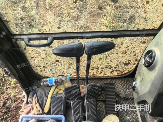 左后方玻璃角標(biāo)(駕駛室部分) 左后方玻璃角標(biāo)(駕駛室部分)