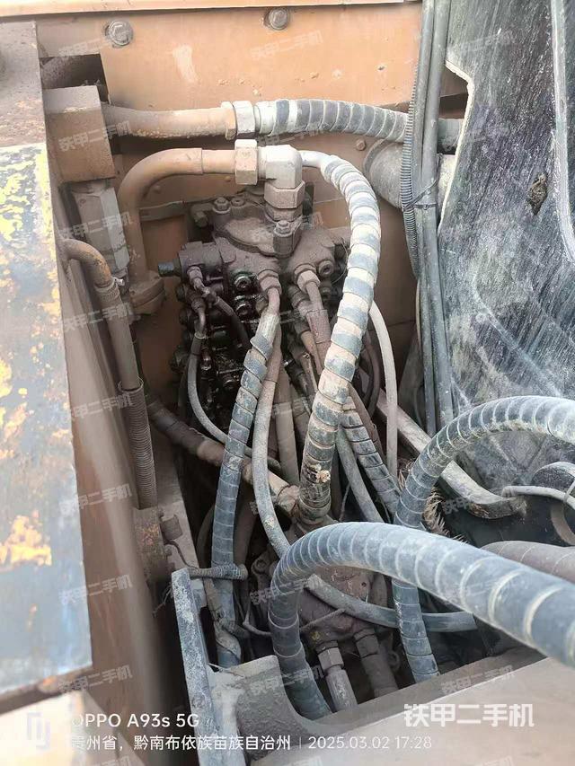 回转马达和主控阀（整机外观）