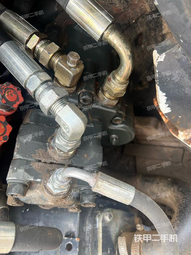 液壓泵艙室正面整體(整機(jī)外觀) 液壓泵艙室正面整體(整機(jī)外觀)
