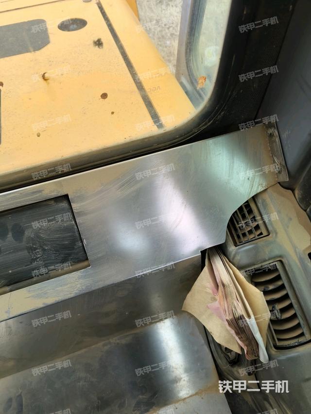 座椅右側(cè)控制臺(tái)/鑰匙門(mén)/油門(mén)/含右手柄（駕駛室部分）