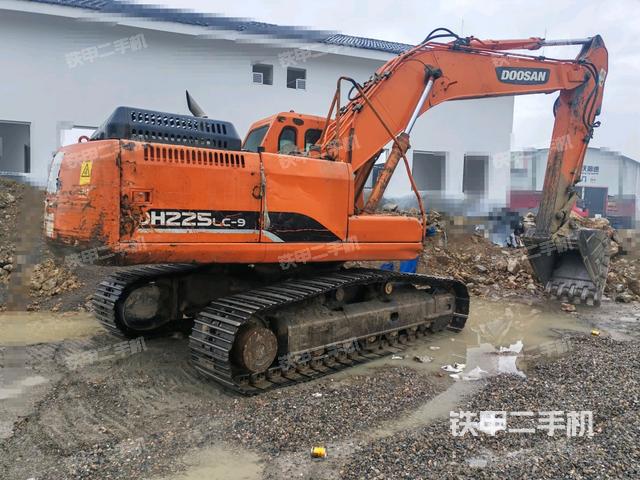 右后45(整機(jī)外觀) 右后45(整機(jī)外觀)