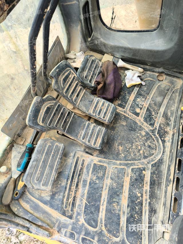 右側(cè)玻璃角標(biāo)（駕駛室部分）