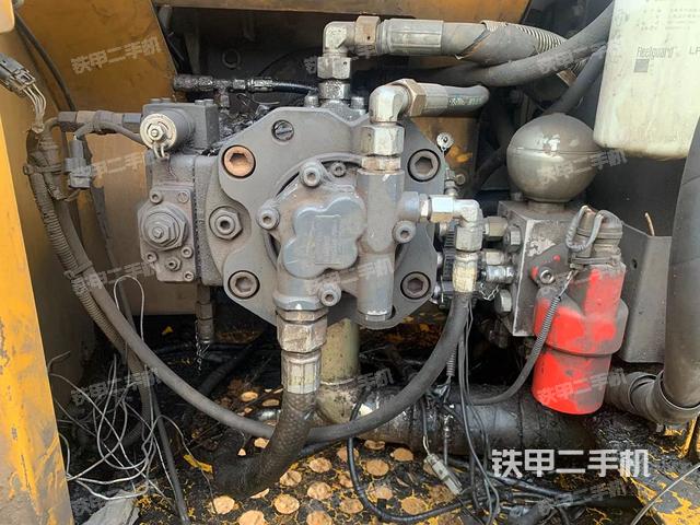 液壓泵艙室正面整體（整機(jī)外觀）