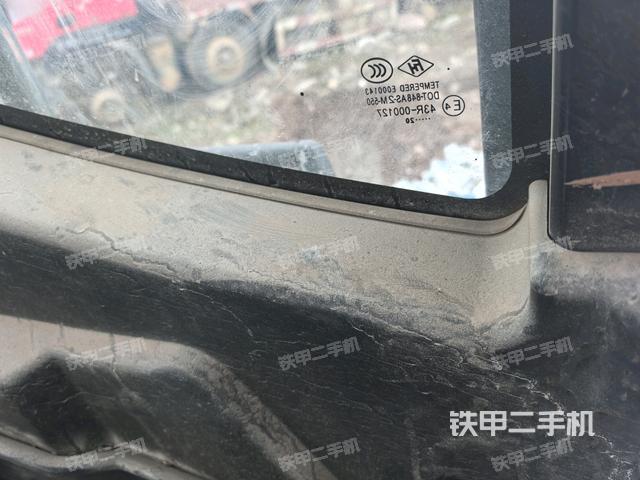 左后方玻璃角標(biāo)(駕駛室部分) 左后方玻璃角標(biāo)(駕駛室部分)