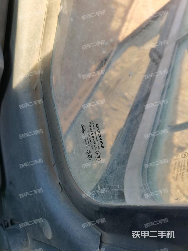 左后方玻璃角標（駕駛室部分）