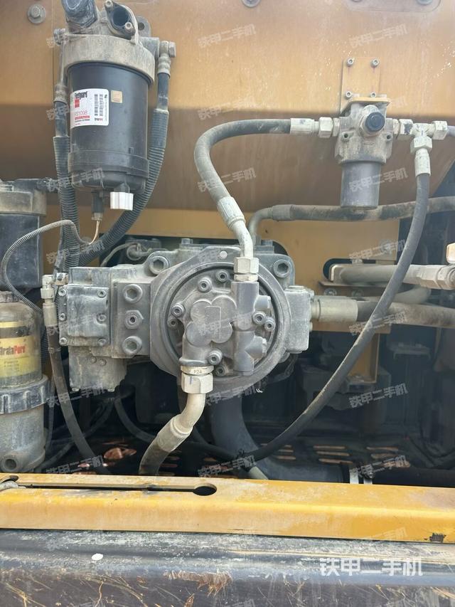 液壓泵斜45?左（大件艙室）