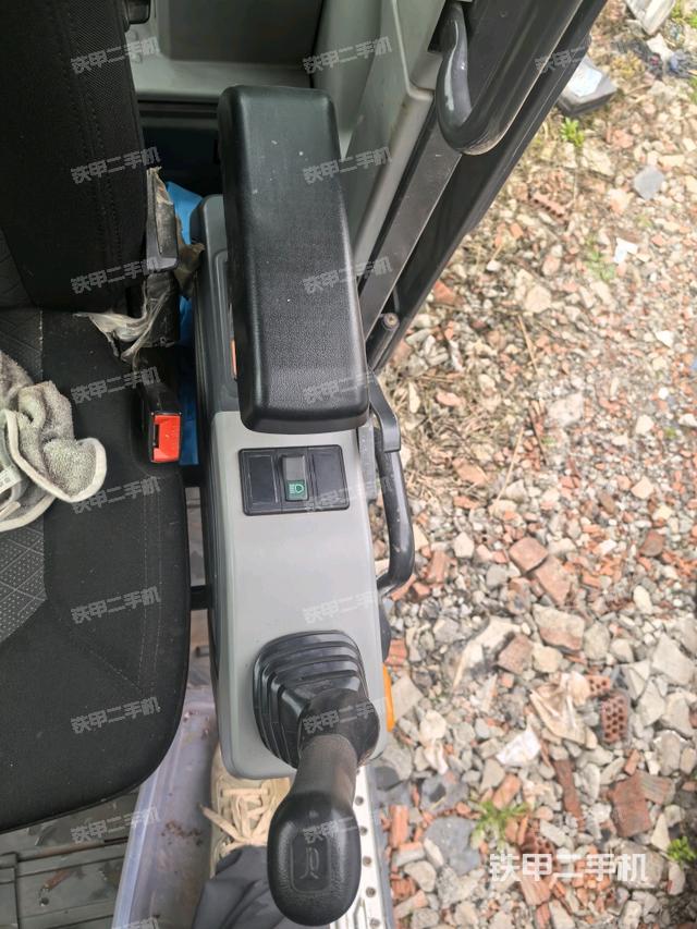 座椅右側(cè)控制臺/鑰匙門/油門/含右手柄（駕駛室部分）