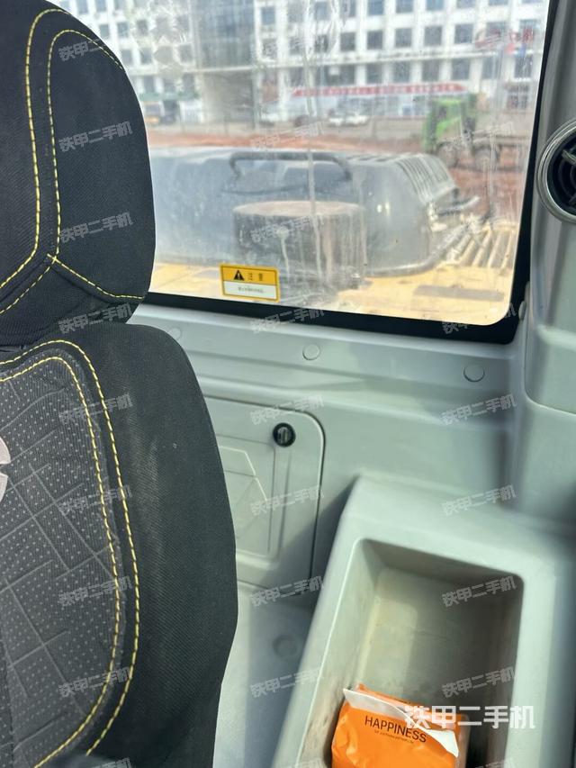 座椅右側(cè)控制臺(tái)/鑰匙門/油門/含右手柄（駕駛室部分）