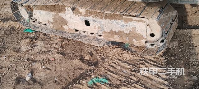 單側(cè)履帶整體(整機外觀) 單側(cè)履帶整體(整機外觀)