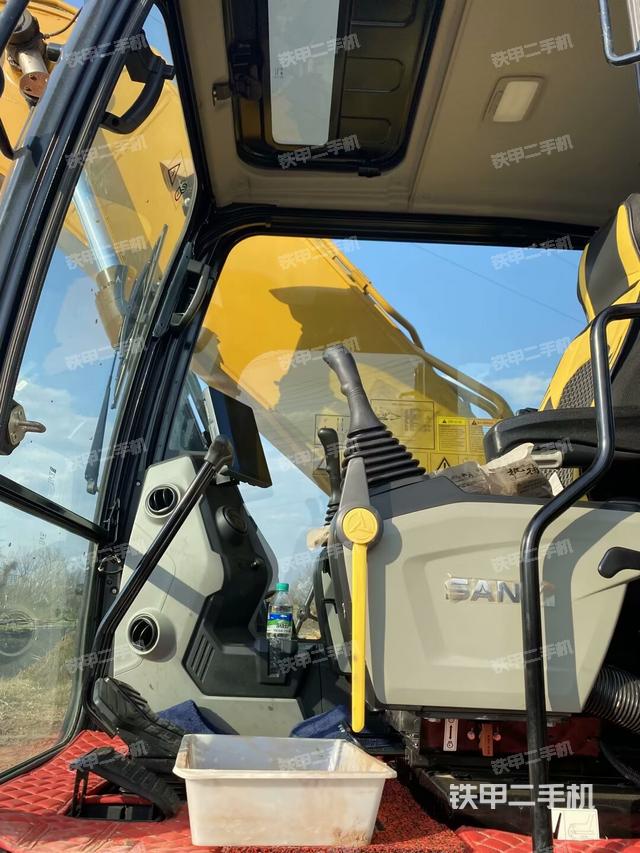 后窗玻璃角標(biāo)（駕駛室部分）