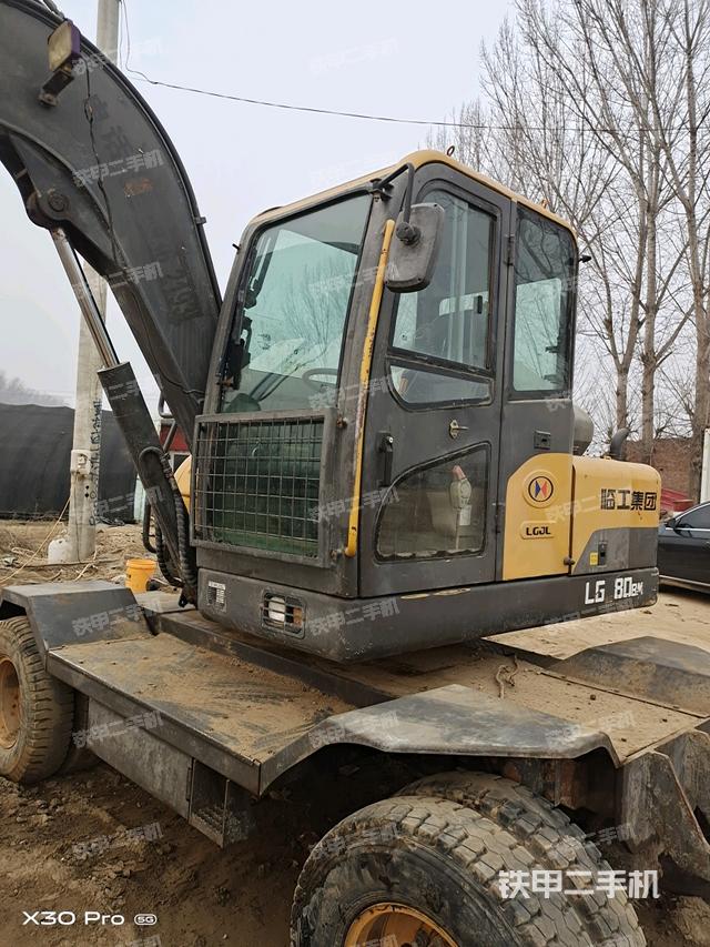 駕駛室整體(整機外觀) 駕駛室整體(整機外觀)