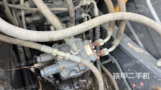 回轉(zhuǎn)馬達（上車部件）