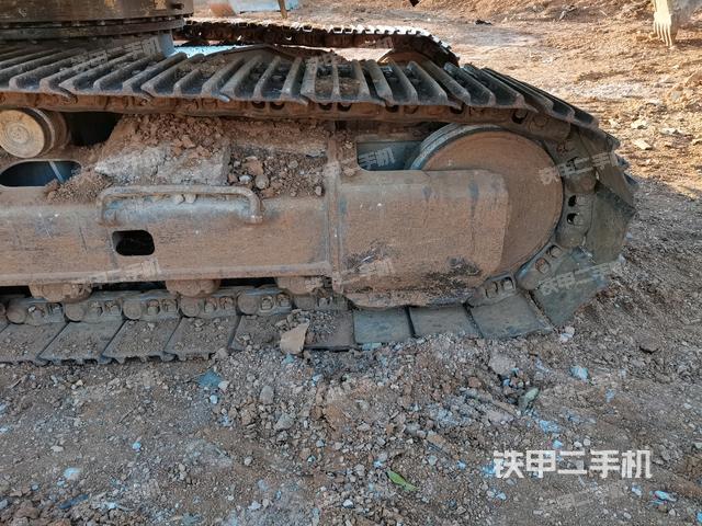 左驅(qū)動輪（行走機構(gòu)）