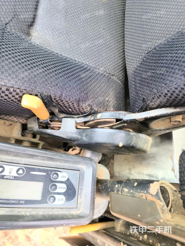 座椅左側(cè)控制臺(tái)/音響/含左手柄（駕駛室部分）