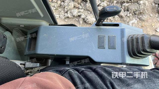 座椅左側(cè)控制臺/音響/含左手柄（駕駛室部分）