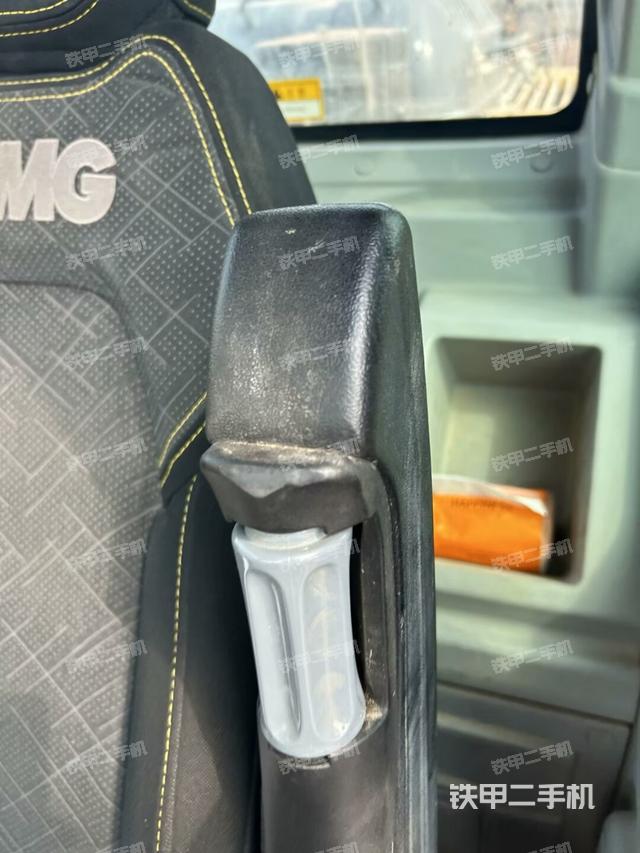 座椅左側(cè)控制臺(tái)/音響/含左手柄（駕駛室部分）