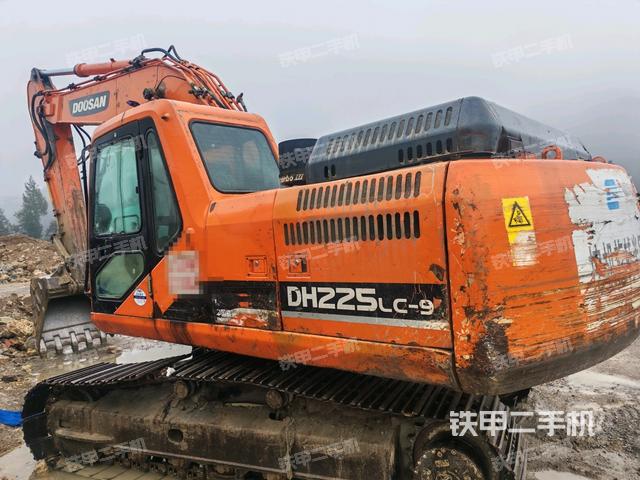 駕駛室正側(cè)(駕駛室部分) 駕駛室正側(cè)(駕駛室部分)