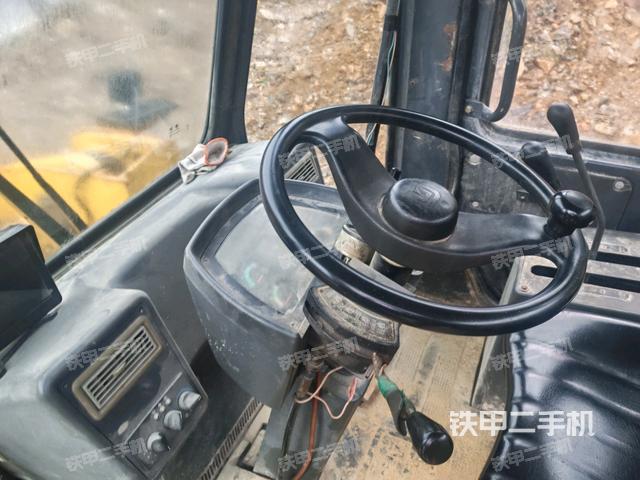 頂棚整體  內(nèi)(駕駛室部分) 頂棚整體  內(nèi)(駕駛室部分)