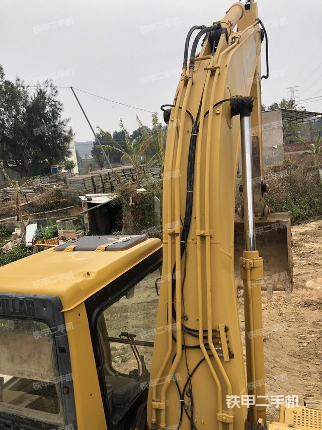 驾驶室顶部（整机外观）