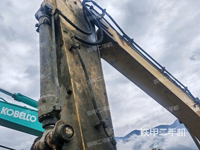 小臂整體左后(工作和回轉(zhuǎn)裝置) 小臂整體左后(工作和回轉(zhuǎn)裝置)