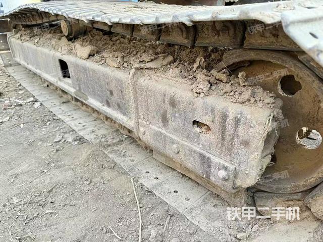 單側(cè)履帶整體(整機外觀) 單側(cè)履帶整體(整機外觀)