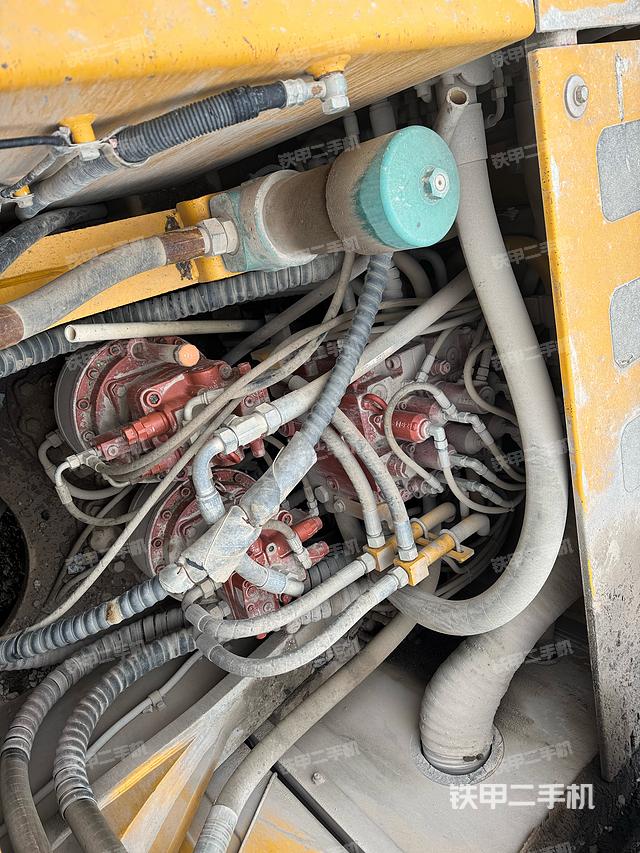 回转马达和主控阀（整机外观）