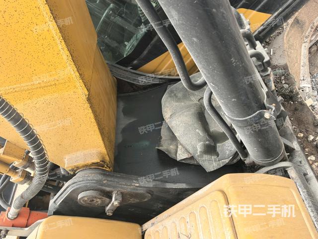 大臂背部俯視(工作和回轉(zhuǎn)裝置) 大臂背部俯視(工作和回轉(zhuǎn)裝置)