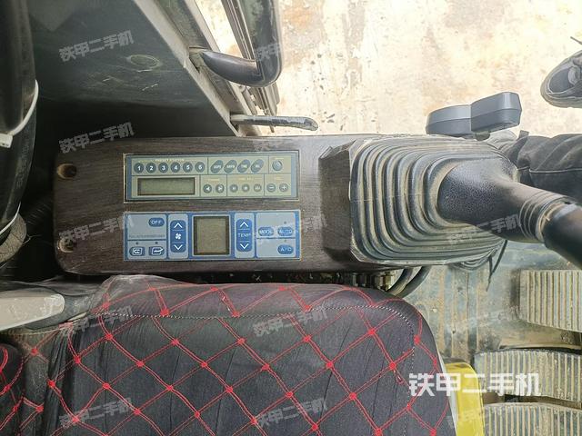 座椅左側(cè)控制臺/音響/含左手柄（駕駛室部分）