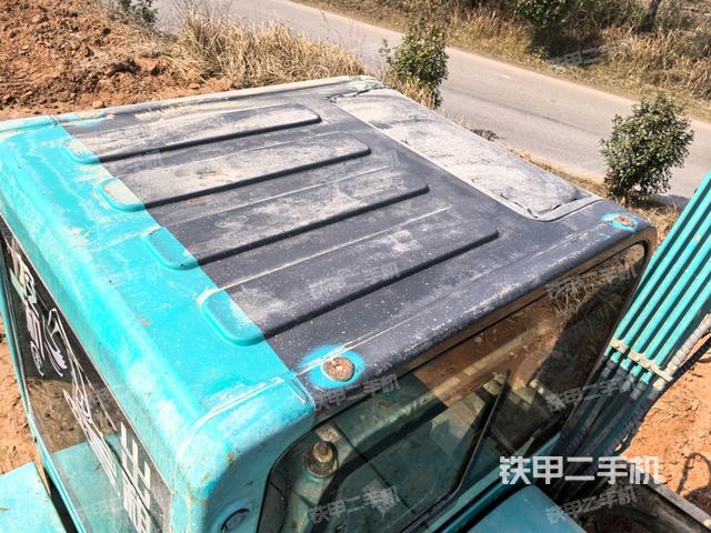 駕駛室頂部（整機外觀）