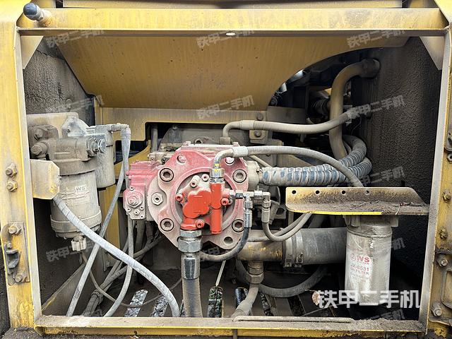 液壓泵艙室正面整體(整機(jī)外觀) 液壓泵艙室正面整體(整機(jī)外觀)