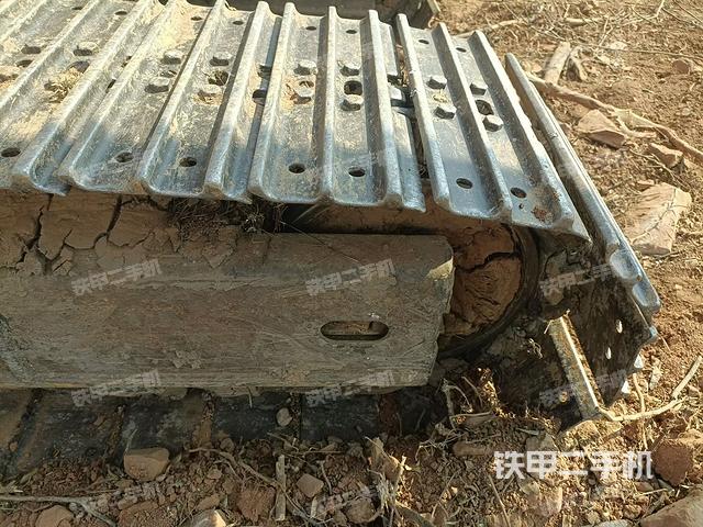 左驅(qū)動輪（行走機(jī)構(gòu)）