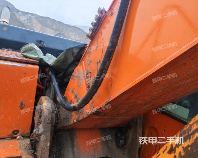 大臂根部?斜視(工作和回轉(zhuǎn)裝置) 大臂根部?斜視(工作和回轉(zhuǎn)裝置)