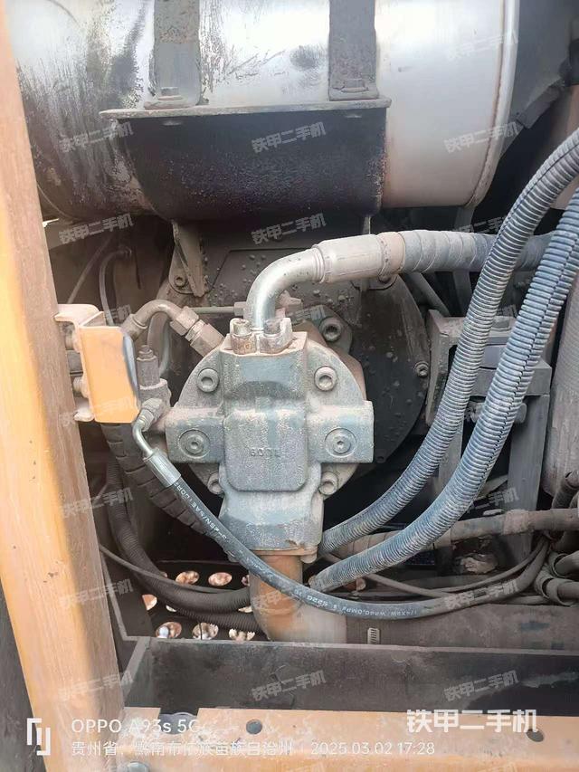 液压泵舱室正面整体（整机外观）