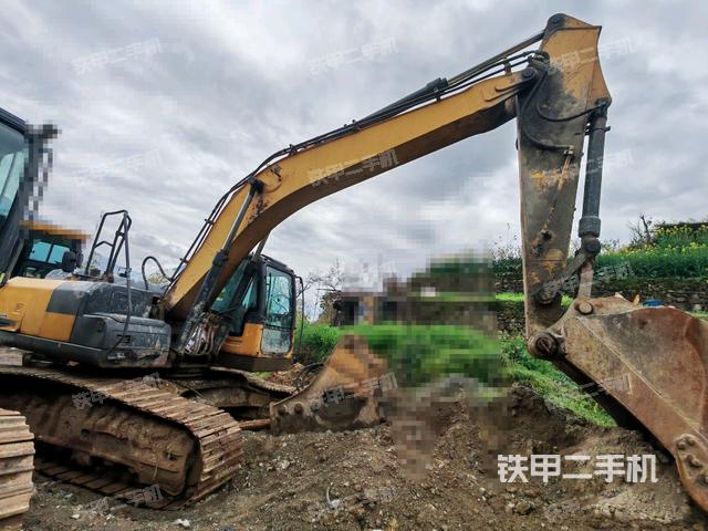 右前45(整機(jī)外觀) 右前45(整機(jī)外觀)