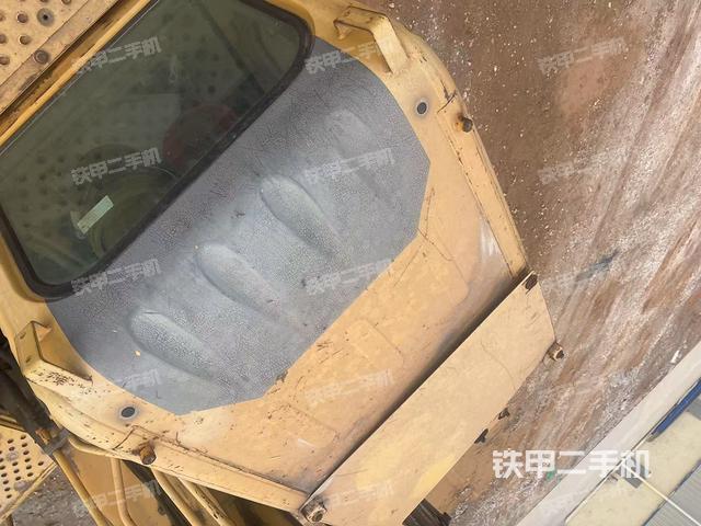 駕駛室頂部(整機外觀) 駕駛室頂部(整機外觀)