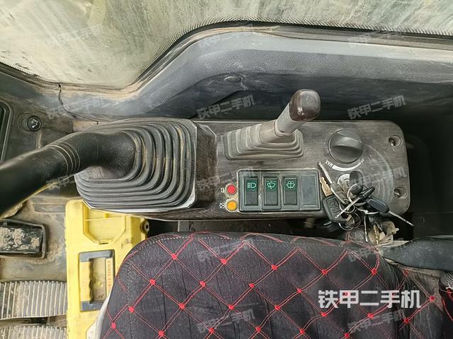 座椅右側(cè)控制臺/鑰匙門/油門/含右手柄（駕駛室部分）