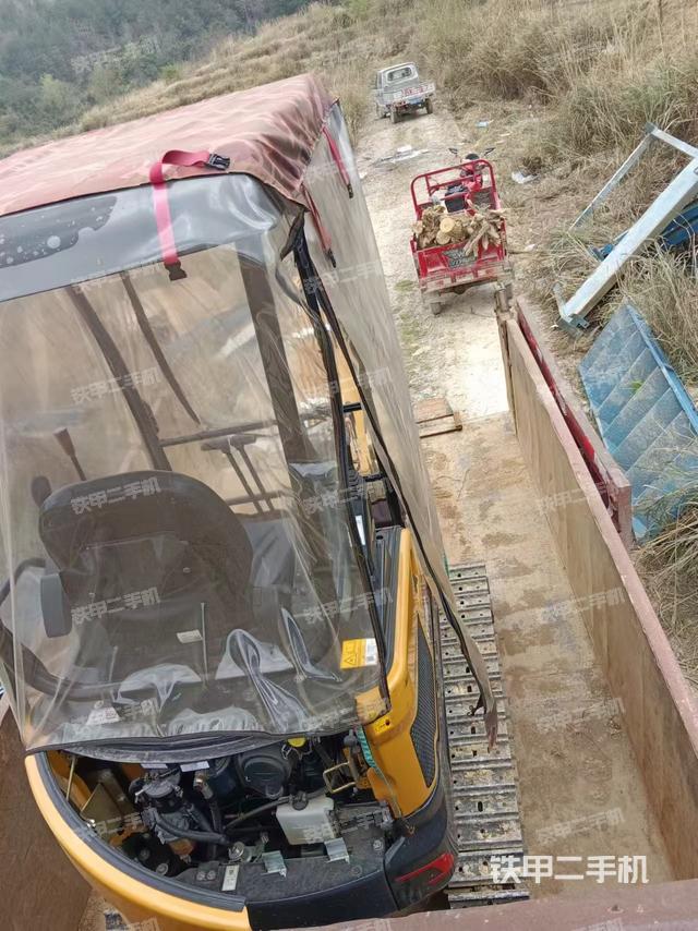 驾驶室顶部（整机外观）