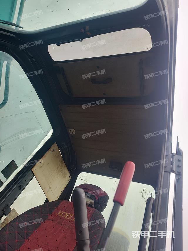 驾驶室顶部（整机外观）