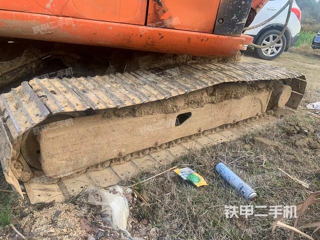 單側(cè)履帶整體(整機(jī)外觀) 單側(cè)履帶整體(整機(jī)外觀)